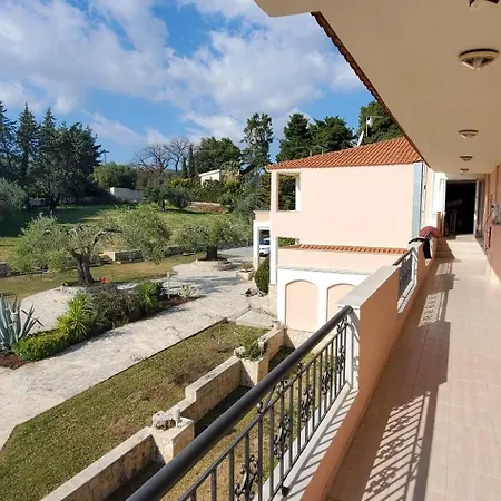 Paradise Hotel 3*
