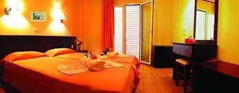 Paradise Hotell Kryopigi